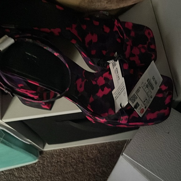 ZARA RINTED PLATFORM SANDALS
MULTI-COLOR - Picture 7 of 8